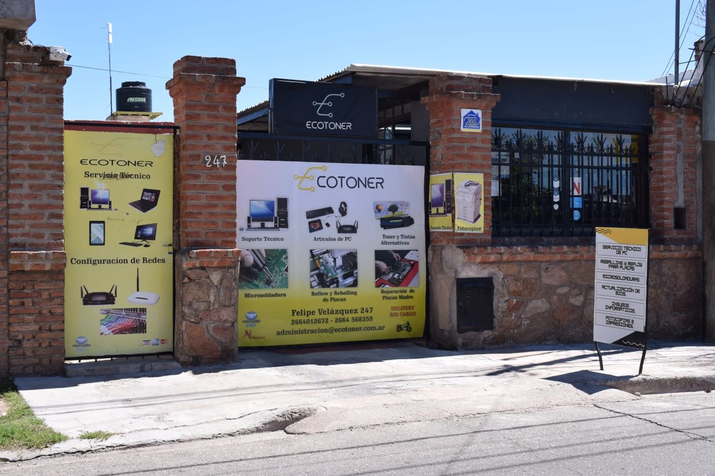 Frente del local de Ecotoner en Felipe Velázquez 247